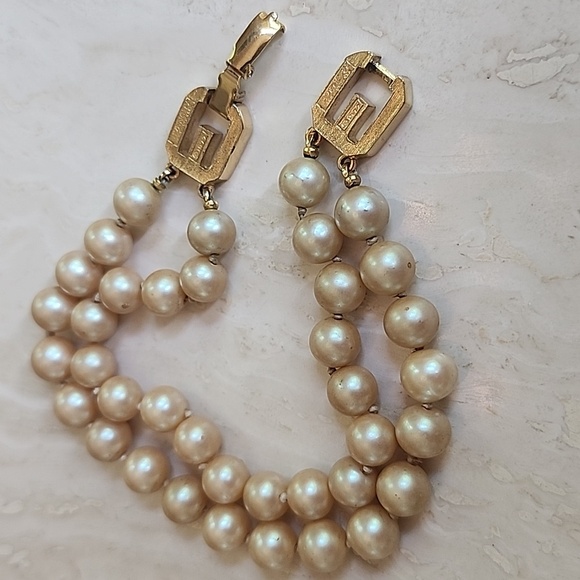Givenchy 1977 Gold Faux Pearl Bracelet - Picture 4 of 7